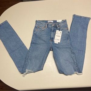 Zara NWT Skinny Distressed Light Wash Split Hem Jeans-Size 4